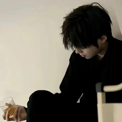 黃***