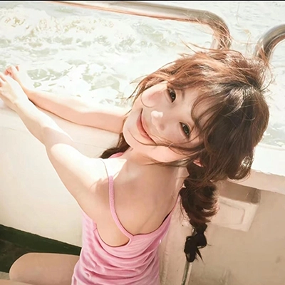 肖**
